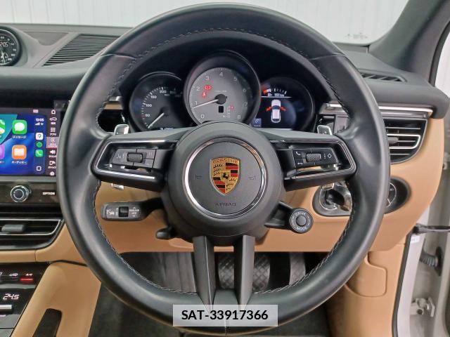 Porsche MACAN 2021-12 7820497-12