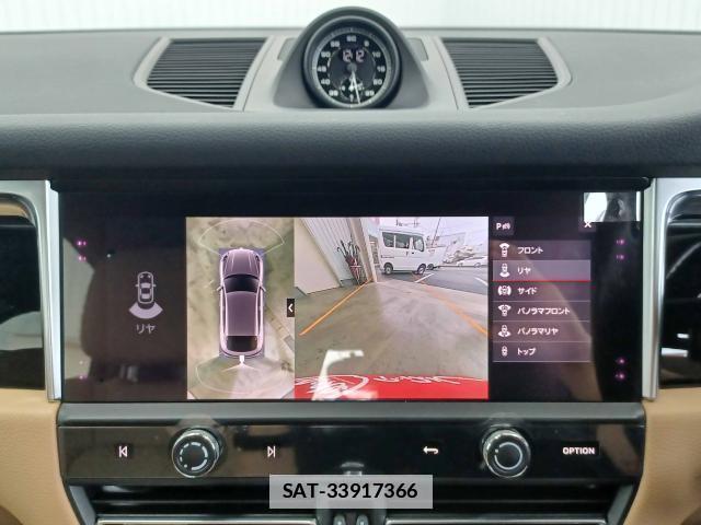 Porsche MACAN 2021-12 7820497-14
