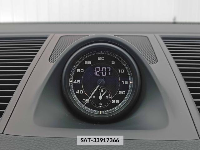 Porsche MACAN 2021-12 7820497-15