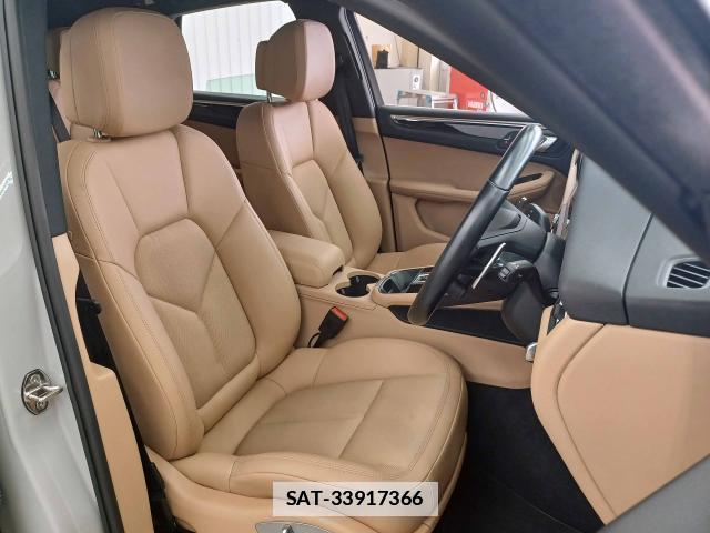 Porsche MACAN 2021-12 7820497-19