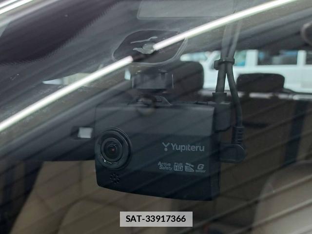Porsche MACAN 2021-12 7820497-2