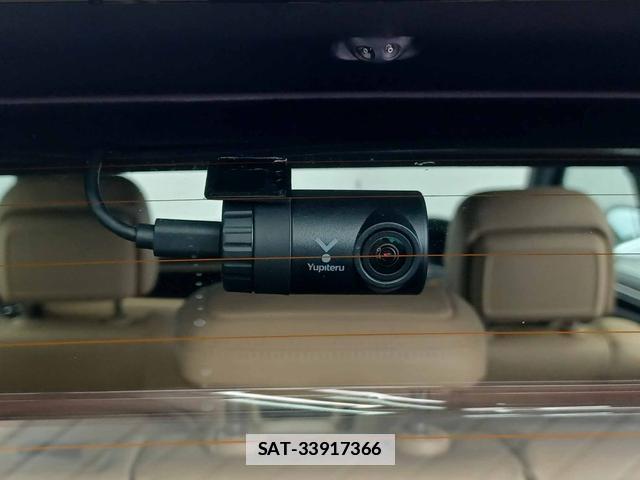 Porsche MACAN 2021-12 7820497-3