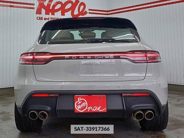 Porsche MACAN 2021-12 7820497-6