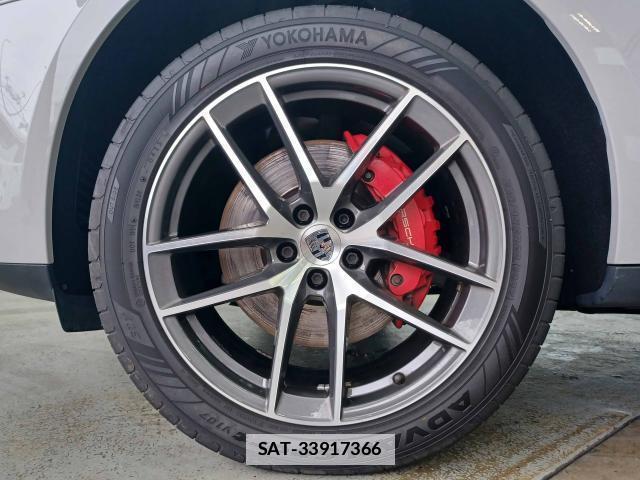 Porsche MACAN 2021-12 7820497-7