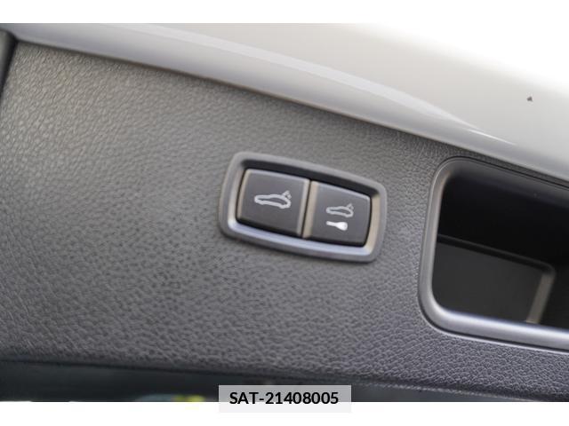 Porsche MACAN 2017-03 7820592-17