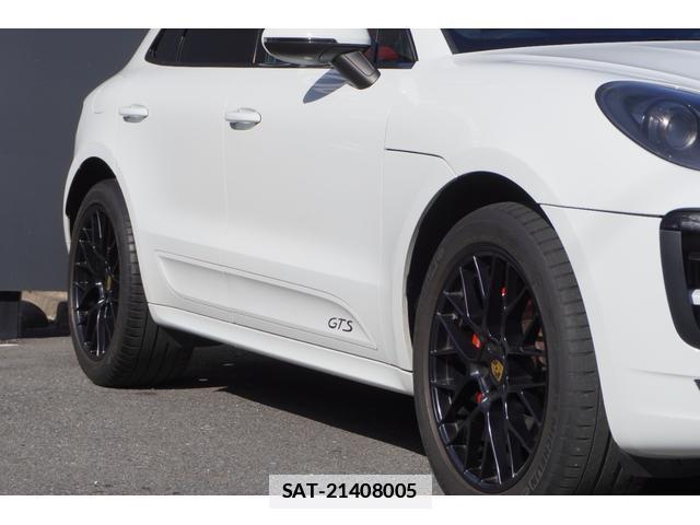 Porsche MACAN 2017-03 7820592-7