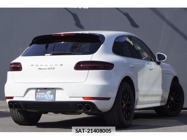 Porsche MACAN 2017-03 7820592-8