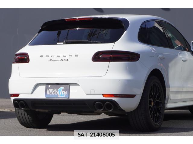 Porsche MACAN 2017-03 7820592-9