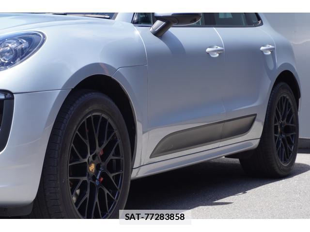 Porsche MACAN 2016-06 7820596-3