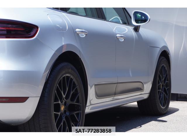 Porsche MACAN 2016-06 7820596-9