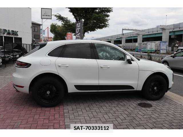 Porsche MACAN 2020-03 7823337-12
