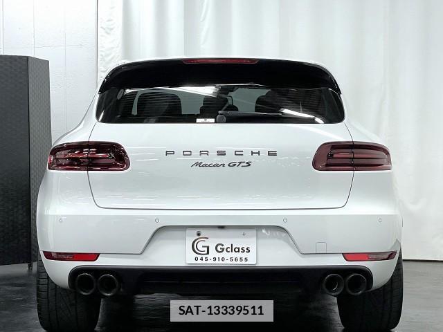 Porsche MACAN 2016-08 7823350-1
