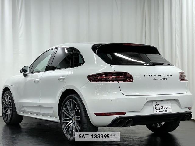 Porsche MACAN 2016-08 7823350-10