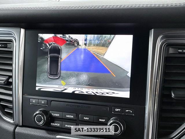 Porsche MACAN 2016-08 7823350-2