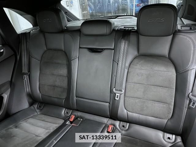 Porsche MACAN 2016-08 7823350-6