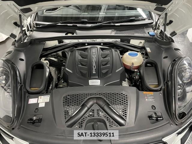 Porsche MACAN 2016-08 7823350-7