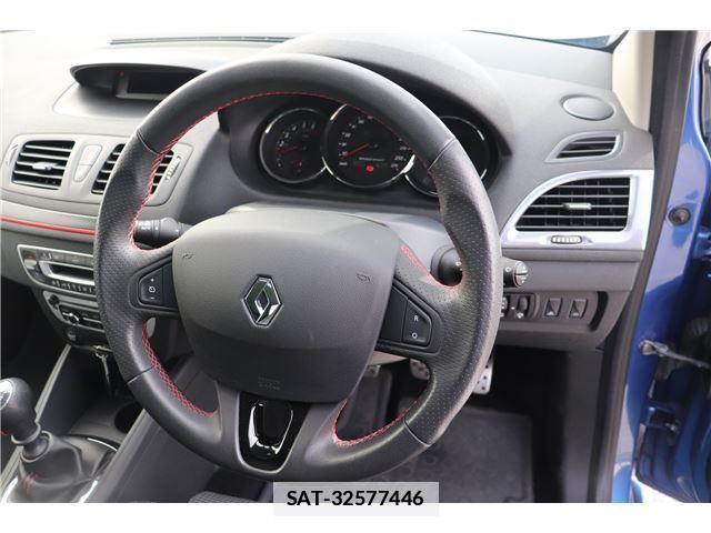 Renault MEGANE ESTATE 2015-02 7817160-3