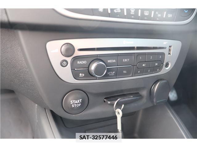 Renault MEGANE ESTATE 2015-02 7817160-4