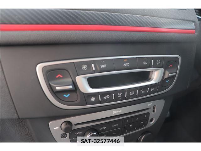 Renault MEGANE ESTATE 2015-02 7817160-7