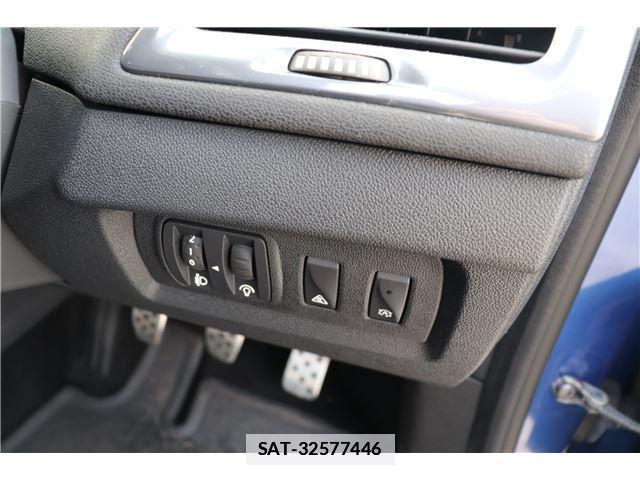 Renault MEGANE ESTATE 2015-02 7817160-9