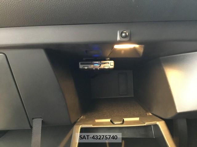 Renault MEGANE 2022-09 7817848-17