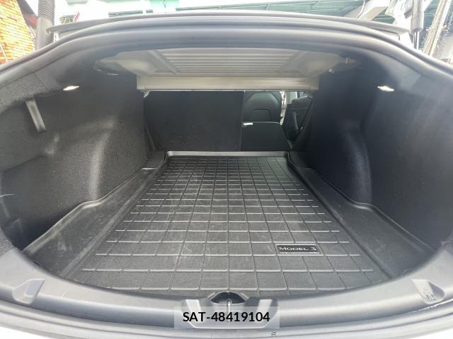 Tesla MODEL 3 2022-06 7820717-14