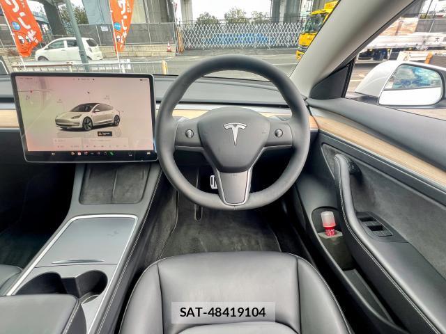 Tesla MODEL 3 2022-06 7820717-15