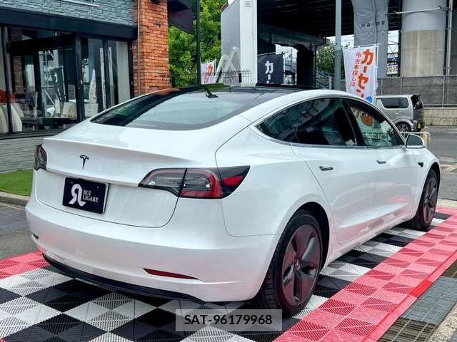 Tesla MODEL 3 2019-12 7820722-7