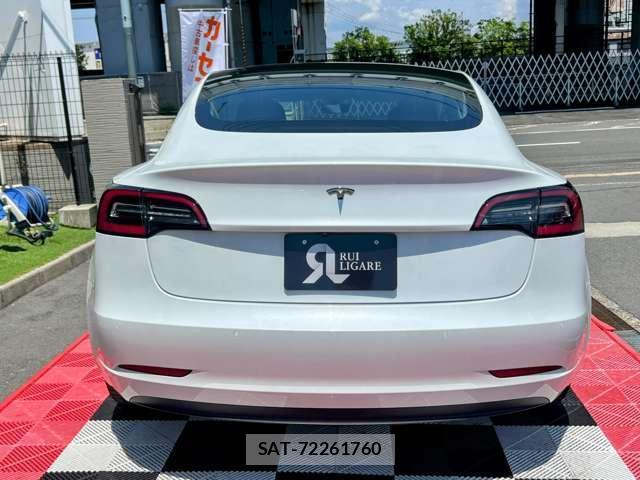 Tesla MODEL 3 2021-12 7820725-10