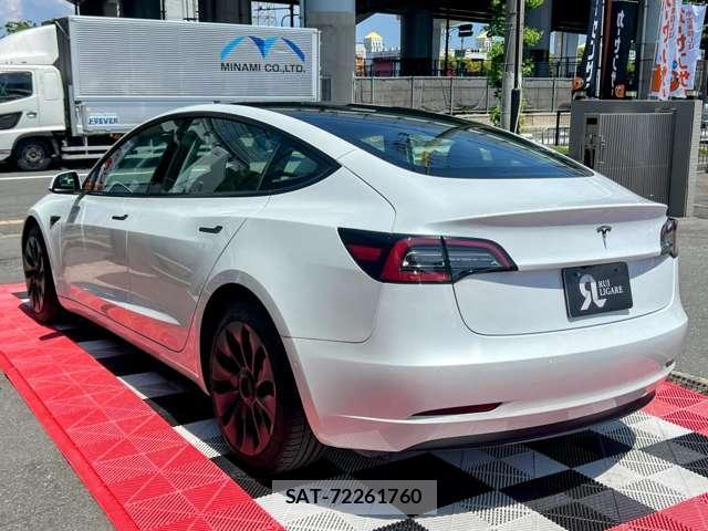 Tesla MODEL 3 2021-12 7820725-11
