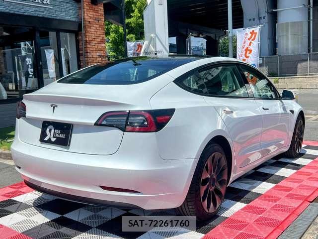 Tesla MODEL 3 2021-12 7820725-9