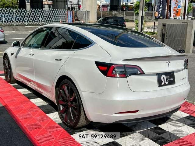 Tesla MODEL 3 2019-12 7820726-11