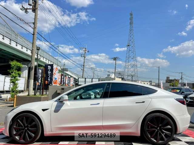 Tesla MODEL 3 2019-12 7820726-12