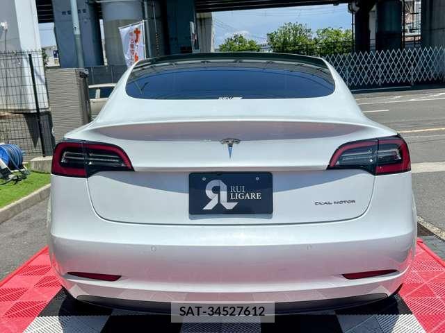 Tesla MODEL 3 2022-03 7820727-10