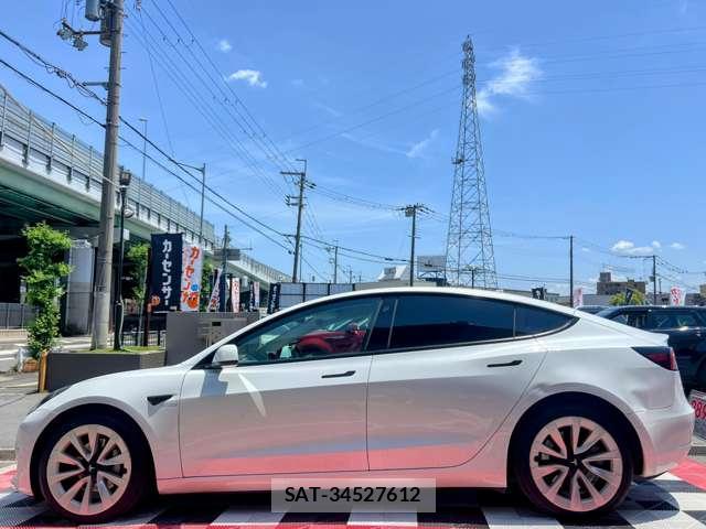 Tesla MODEL 3 2022-03 7820727-12