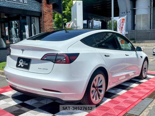Tesla MODEL 3 2022-03 7820727-9
