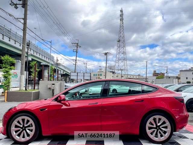 Tesla MODEL 3 2021-12 7820728-11