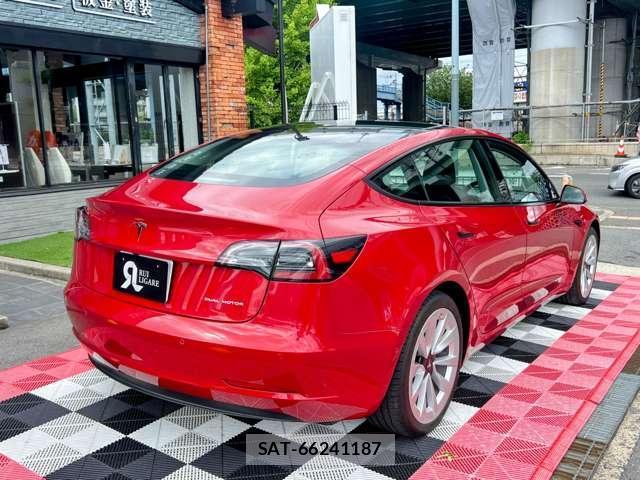 Tesla MODEL 3 2021-12 7820728-8