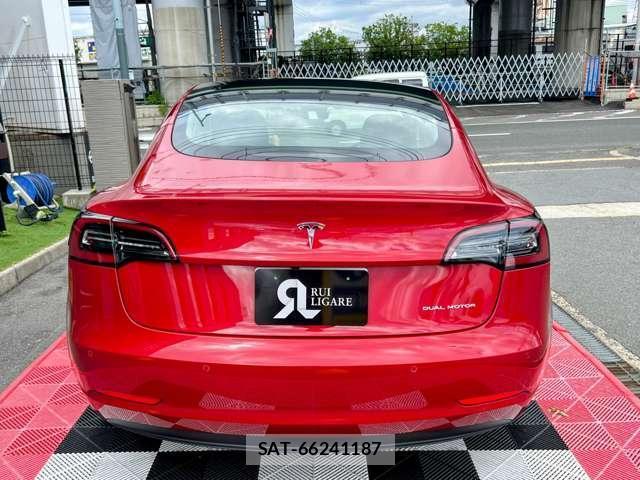 Tesla MODEL 3 2021-12 7820728-9