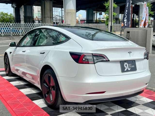 Tesla MODEL 3 2021-07 7820729-11