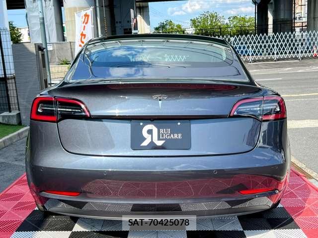 Tesla MODEL 3 2021-12 7820730-10