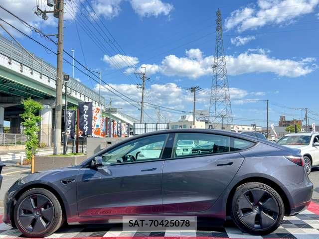 Tesla MODEL 3 2021-12 7820730-12