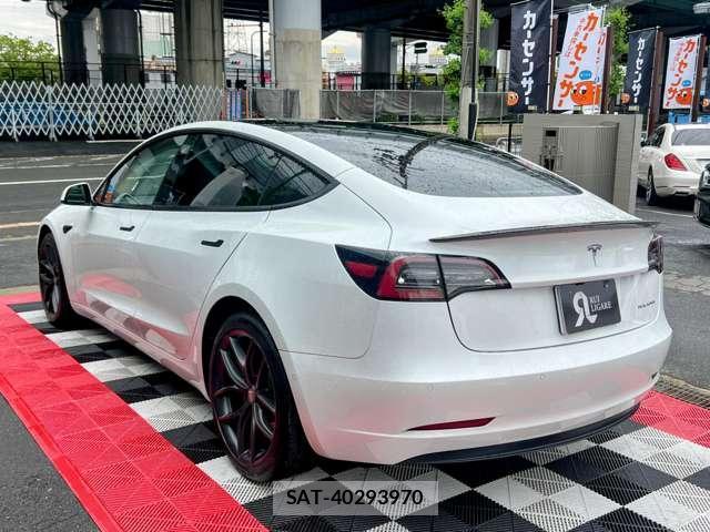 Tesla MODEL 3 2021-03 7820731-11