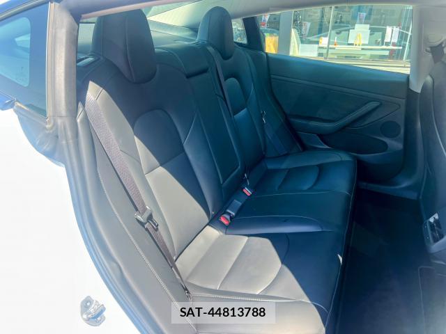 Tesla MODEL 3 2021-05 7820734-3