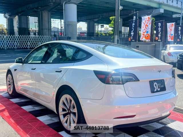 Tesla MODEL 3 2021-05 7820734-6