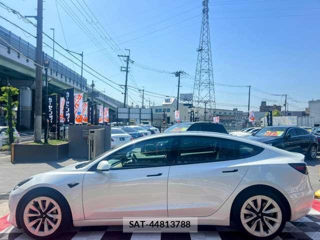 Tesla MODEL 3 2021-05 7820734-7