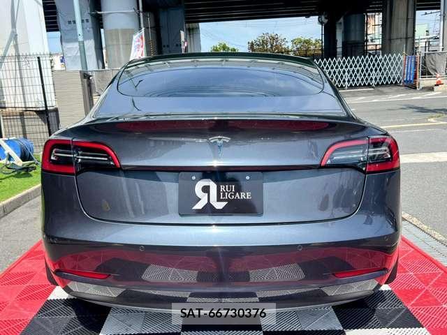Tesla MODEL 3 2022-03 7820736-10