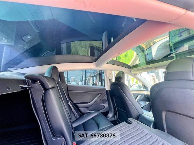 Tesla MODEL 3 2022-03 7820736-15
