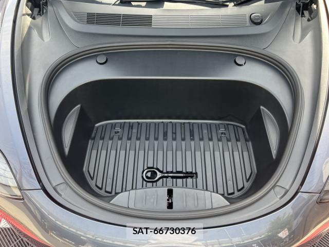 Tesla MODEL 3 2022-03 7820736-18
