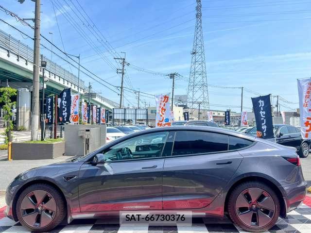 Tesla MODEL 3 2022-03 7820736-7